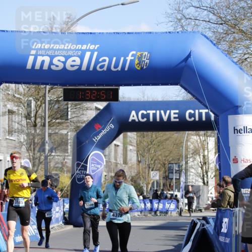 06.04.2025 - 44. Internationalen Wilhelmsburger Insellauf A. Gomolzig http://msf.ph/oto/7556980 06.04.2025 10:22:49 Ziel 3020, 3185, 3395, 3570, 4378 meine-sportfotos.de