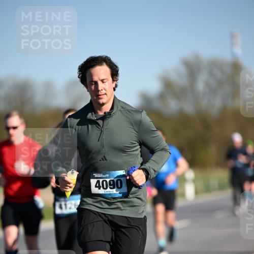 06.04.2025 - 44. Internationalen Wilhelmsburger Insellauf Dr. Thomas Lammeyer http://msf.ph/oto/7556985 06.04.2025 09:32:57 Laufen 4126, 4090 meine-sportfotos.de