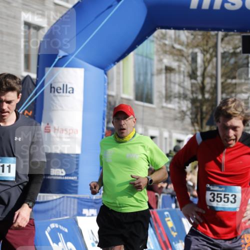 06.04.2025 - 44. Internationalen Wilhelmsburger Insellauf A. Gomolzig http://msf.ph/oto/7556989 06.04.2025 10:22:42 Ziel 3570, 4311 meine-sportfotos.de
