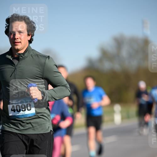 06.04.2025 - 44. Internationalen Wilhelmsburger Insellauf Dr. Thomas Lammeyer http://msf.ph/oto/7557002 06.04.2025 09:32:58 Laufen 44, 4090 meine-sportfotos.de