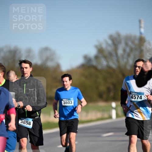 06.04.2025 - 44. Internationalen Wilhelmsburger Insellauf Dr. Thomas Lammeyer http://msf.ph/oto/7557020 06.04.2025 09:32:59 Laufen 3858, 3603, 4574 meine-sportfotos.de
