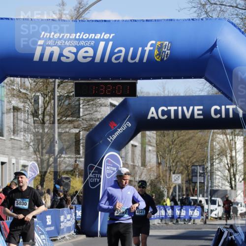 06.04.2025 - 44. Internationalen Wilhelmsburger Insellauf A. Gomolzig http://msf.ph/oto/7557025 06.04.2025 10:22:00 Ziel 3597, 4541, 5030 meine-sportfotos.de
