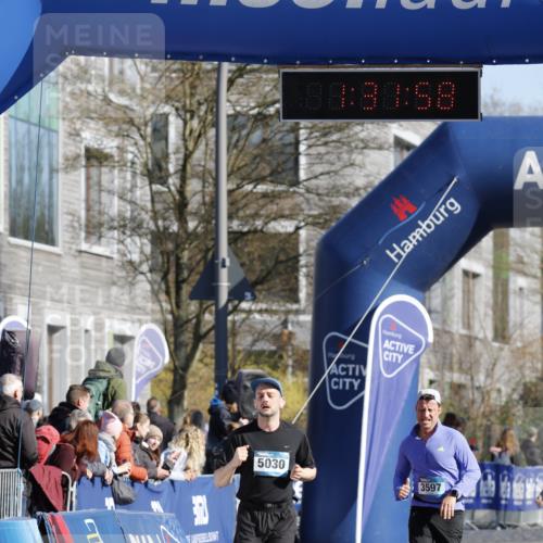 06.04.2025 - 44. Internationalen Wilhelmsburger Insellauf A. Gomolzig http://msf.ph/oto/7557028 06.04.2025 10:21:56 Ziel 4604, 5030 meine-sportfotos.de