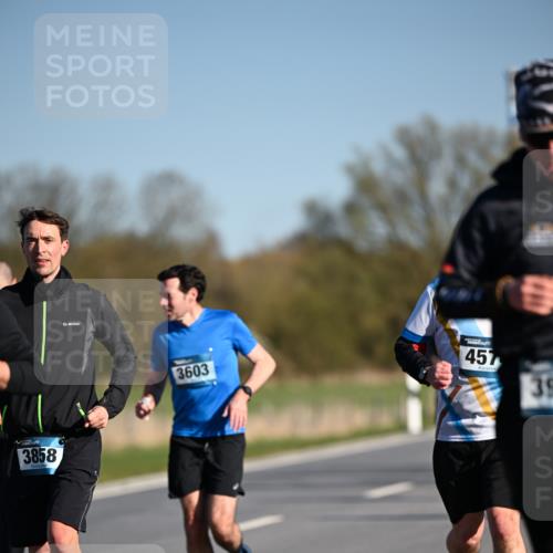 06.04.2025 - 44. Internationalen Wilhelmsburger Insellauf Dr. Thomas Lammeyer http://msf.ph/oto/7557029 06.04.2025 09:33:00 Laufen 3858, 3603, 457, 39 meine-sportfotos.de