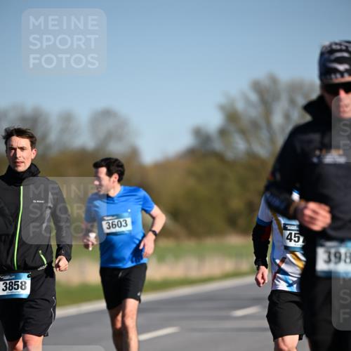 06.04.2025 - 44. Internationalen Wilhelmsburger Insellauf Dr. Thomas Lammeyer http://msf.ph/oto/7557032 06.04.2025 09:33:00 Laufen 3858, 3603, 45, 398 meine-sportfotos.de