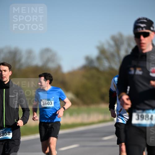 06.04.2025 - 44. Internationalen Wilhelmsburger Insellauf Dr. Thomas Lammeyer http://msf.ph/oto/7557036 06.04.2025 09:33:00 Laufen 3858, 31646, 3603, 3984 meine-sportfotos.de