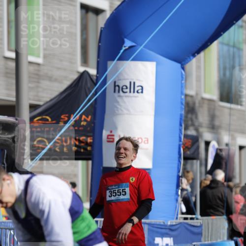 06.04.2025 - 44. Internationalen Wilhelmsburger Insellauf A. Gomolzig http://msf.ph/oto/7557079 06.04.2025 10:21:10 Ziel 3555, 4215 meine-sportfotos.de