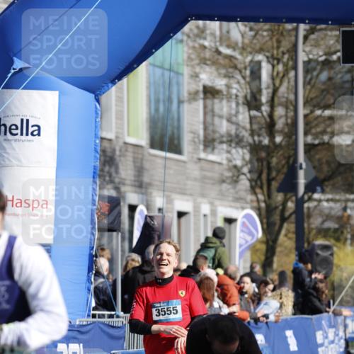 06.04.2025 - 44. Internationalen Wilhelmsburger Insellauf A. Gomolzig http://msf.ph/oto/7557084 06.04.2025 10:21:09 Ziel 3555, 4215 meine-sportfotos.de