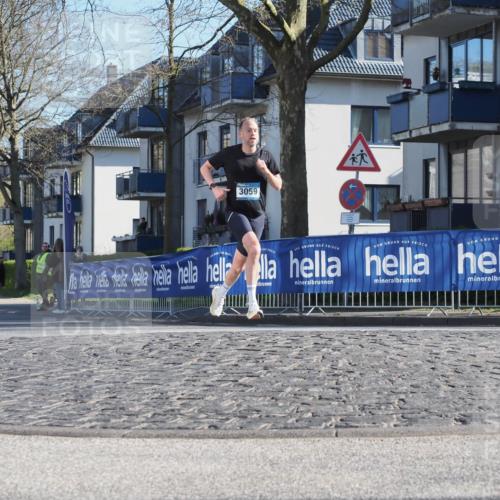 06.04.2025 - 44. Internationalen Wilhelmsburger Insellauf Luisa Fischer http://msf.ph/oto/7557116 06.04.2025 10:15:04 Ziel 1, 3475, 3059 meine-sportfotos.de
