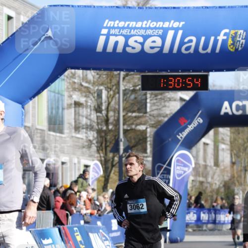 06.04.2025 - 44. Internationalen Wilhelmsburger Insellauf A. Gomolzig http://msf.ph/oto/7557119 06.04.2025 10:20:53 Ziel 3062, 3609, 3768, 4018, 4514 meine-sportfotos.de