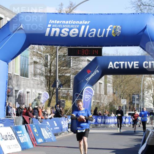 06.04.2025 - 44. Internationalen Wilhelmsburger Insellauf A. Gomolzig http://msf.ph/oto/7557177 06.04.2025 10:20:12 Ziel 4416, 5226 meine-sportfotos.de
