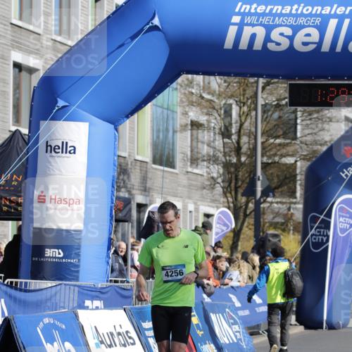 06.04.2025 - 44. Internationalen Wilhelmsburger Insellauf A. Gomolzig http://msf.ph/oto/7557198 06.04.2025 10:19:43 Ziel 4256 meine-sportfotos.de