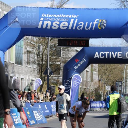 06.04.2025 - 44. Internationalen Wilhelmsburger Insellauf A. Gomolzig http://msf.ph/oto/7557210 06.04.2025 10:19:28 Ziel 3078, 3182, 3456, 3511, 3839, 4085, 4417, 4537 meine-sportfotos.de