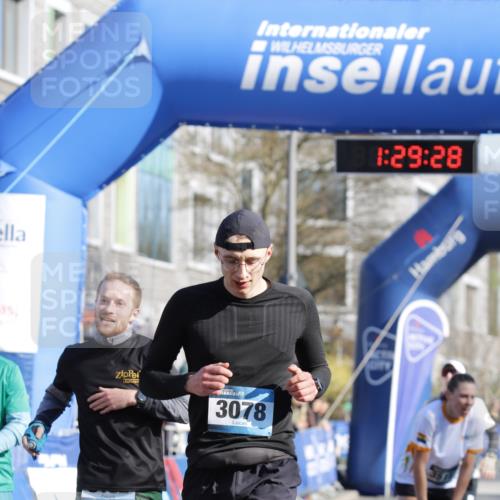 06.04.2025 - 44. Internationalen Wilhelmsburger Insellauf A. Gomolzig http://msf.ph/oto/7557212 06.04.2025 10:19:26 Ziel 3078, 3182, 3456, 3511, 3839, 4085, 4417, 4537 meine-sportfotos.de
