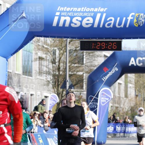 06.04.2025 - 44. Internationalen Wilhelmsburger Insellauf A. Gomolzig http://msf.ph/oto/7557219 06.04.2025 10:19:24 Ziel 3078, 3182, 3456, 3511, 3839, 4085, 4537 meine-sportfotos.de