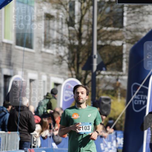 06.04.2025 - 44. Internationalen Wilhelmsburger Insellauf A. Gomolzig http://msf.ph/oto/7557246 06.04.2025 10:19:08 Ziel 3027, 3103, 4392 meine-sportfotos.de