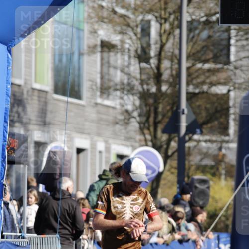 06.04.2025 - 44. Internationalen Wilhelmsburger Insellauf A. Gomolzig http://msf.ph/oto/7557256 06.04.2025 10:19:03 Ziel 4392 meine-sportfotos.de