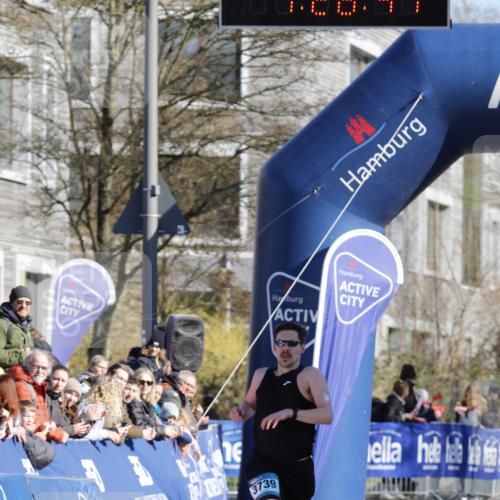 06.04.2025 - 44. Internationalen Wilhelmsburger Insellauf A. Gomolzig http://msf.ph/oto/7557280 06.04.2025 10:18:45 Ziel 3203, 3643, 3739 meine-sportfotos.de