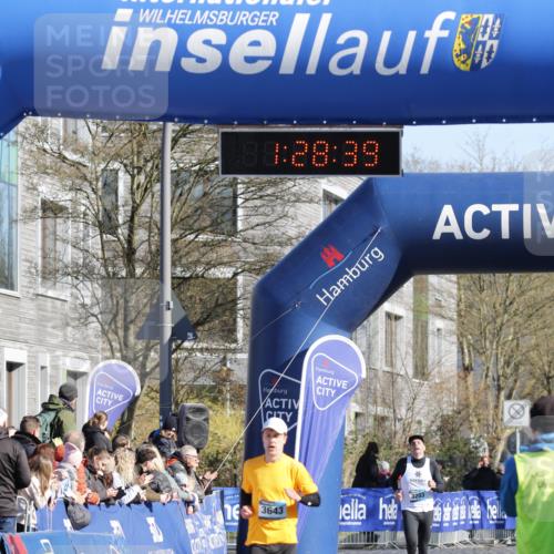 06.04.2025 - 44. Internationalen Wilhelmsburger Insellauf A. Gomolzig http://msf.ph/oto/7557309 06.04.2025 10:18:37 Ziel 3643 meine-sportfotos.de