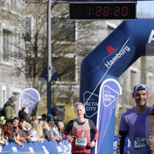 06.04.2025 - 44. Internationalen Wilhelmsburger Insellauf A. Gomolzig http://msf.ph/oto/7557313 06.04.2025 10:18:19 Ziel 3368, 4265 meine-sportfotos.de