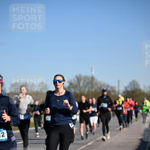06.04.2025 - 44. Internationalen Wilhelmsburger Insellauf Dr. Thomas Lammeyer http://msf.ph/oto/7557315 06.04.2025 09:33:20 Laufen 12, 33 meine-sportfotos.de