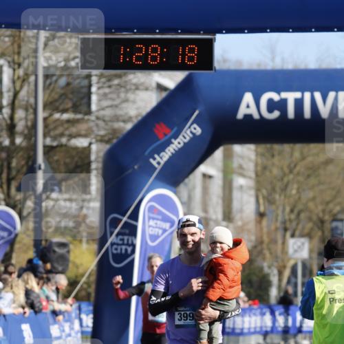 06.04.2025 - 44. Internationalen Wilhelmsburger Insellauf A. Gomolzig http://msf.ph/oto/7557320 06.04.2025 10:18:16 Ziel 3368, 3994 meine-sportfotos.de