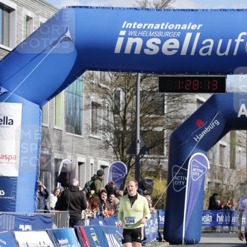 06.04.2025 - 44. Internationalen Wilhelmsburger Insellauf A. Gomolzig http://msf.ph/oto/7557331 06.04.2025 10:18:11 Ziel 3368, 3514, 3994 meine-sportfotos.de
