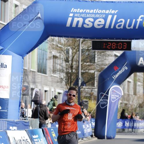 06.04.2025 - 44. Internationalen Wilhelmsburger Insellauf A. Gomolzig http://msf.ph/oto/7557338 06.04.2025 10:18:02 Ziel 3514 meine-sportfotos.de