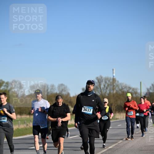 06.04.2025 - 44. Internationalen Wilhelmsburger Insellauf Dr. Thomas Lammeyer http://msf.ph/oto/7557366 06.04.2025 09:33:23 Laufen 4390, 3637, 3077, 3340 meine-sportfotos.de