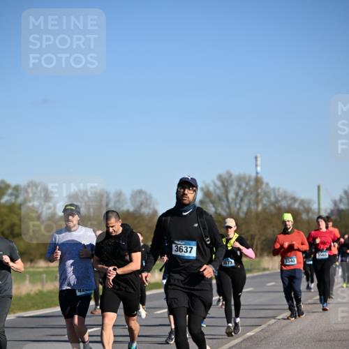 06.04.2025 - 44. Internationalen Wilhelmsburger Insellauf Dr. Thomas Lammeyer http://msf.ph/oto/7557373 06.04.2025 09:33:23 Laufen 44, 3637, 3340, 3565 meine-sportfotos.de