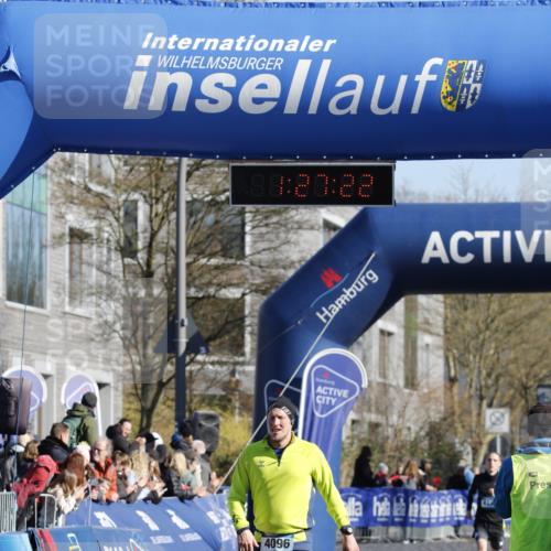 06.04.2025 - 44. Internationalen Wilhelmsburger Insellauf A. Gomolzig http://msf.ph/oto/7557388 06.04.2025 10:17:21 Ziel 4096 meine-sportfotos.de