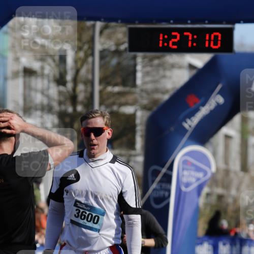 06.04.2025 - 44. Internationalen Wilhelmsburger Insellauf A. Gomolzig http://msf.ph/oto/7557396 06.04.2025 10:17:08 Ziel 3600, 4325 meine-sportfotos.de
