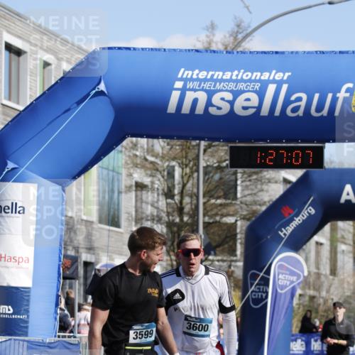 06.04.2025 - 44. Internationalen Wilhelmsburger Insellauf A. Gomolzig http://msf.ph/oto/7557402 06.04.2025 10:17:05 Ziel 3600, 4570 meine-sportfotos.de