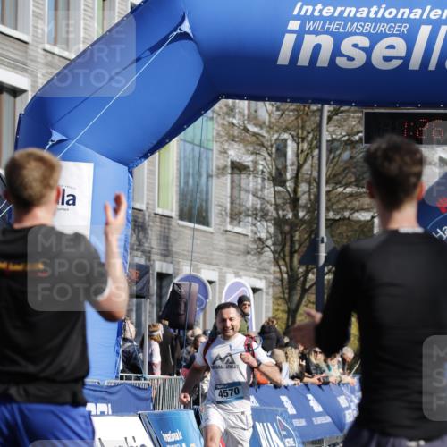 06.04.2025 - 44. Internationalen Wilhelmsburger Insellauf A. Gomolzig http://msf.ph/oto/7557416 06.04.2025 10:16:55 Ziel 3600, 4570 meine-sportfotos.de