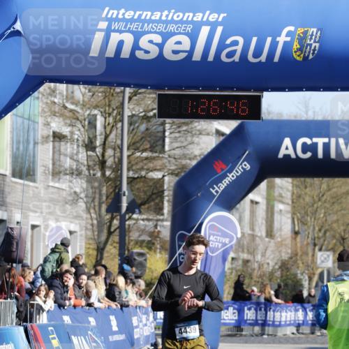 06.04.2025 - 44. Internationalen Wilhelmsburger Insellauf A. Gomolzig http://msf.ph/oto/7557419 06.04.2025 10:16:44 Ziel 4439 meine-sportfotos.de
