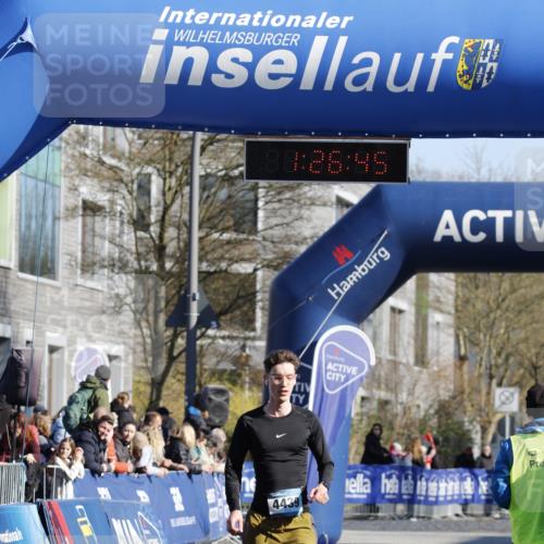 06.04.2025 - 44. Internationalen Wilhelmsburger Insellauf A. Gomolzig http://msf.ph/oto/7557421 06.04.2025 10:16:44 Ziel 4439 meine-sportfotos.de