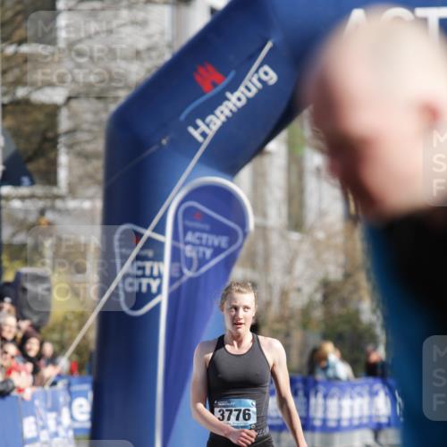 06.04.2025 - 44. Internationalen Wilhelmsburger Insellauf A. Gomolzig http://msf.ph/oto/7557457 06.04.2025 10:15:26 Ziel 3080, 3475, 3776 meine-sportfotos.de
