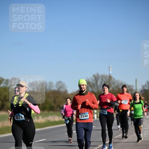 06.04.2025 - 44. Internationalen Wilhelmsburger Insellauf Dr. Thomas Lammeyer http://msf.ph/oto/7557467 06.04.2025 09:33:27 Laufen 3077, 3340, 3565 meine-sportfotos.de