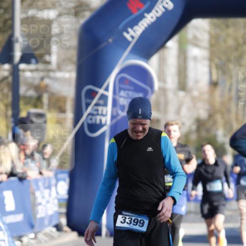 06.04.2025 - 44. Internationalen Wilhelmsburger Insellauf A. Gomolzig http://msf.ph/oto/7557494 06.04.2025 10:14:51 Ziel 3399 meine-sportfotos.de