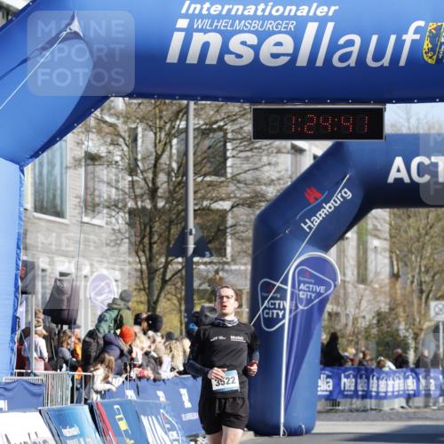 06.04.2025 - 44. Internationalen Wilhelmsburger Insellauf A. Gomolzig http://msf.ph/oto/7557500 06.04.2025 10:14:39 Ziel 3522 meine-sportfotos.de
