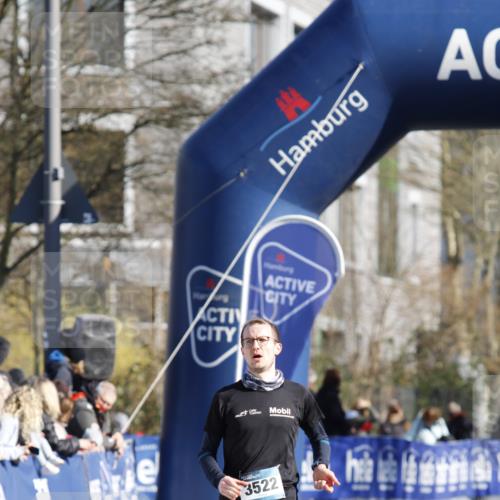 06.04.2025 - 44. Internationalen Wilhelmsburger Insellauf A. Gomolzig http://msf.ph/oto/7557507 06.04.2025 10:14:38 Ziel 3522 meine-sportfotos.de