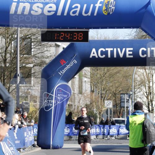 06.04.2025 - 44. Internationalen Wilhelmsburger Insellauf A. Gomolzig http://msf.ph/oto/7557510 06.04.2025 10:14:36 Ziel 3961 meine-sportfotos.de