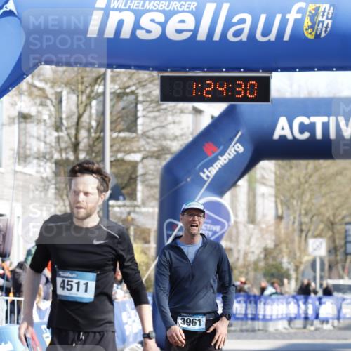 06.04.2025 - 44. Internationalen Wilhelmsburger Insellauf A. Gomolzig http://msf.ph/oto/7557513 06.04.2025 10:14:28 Ziel 3961, 4511 meine-sportfotos.de