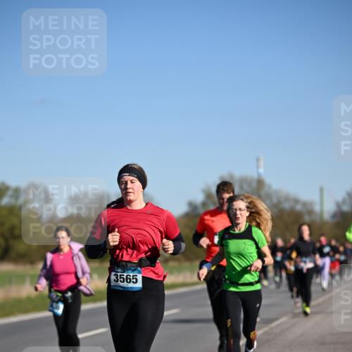 06.04.2025 - 44. Internationalen Wilhelmsburger Insellauf Dr. Thomas Lammeyer http://msf.ph/oto/7557515 06.04.2025 09:33:30 Laufen 3565 meine-sportfotos.de