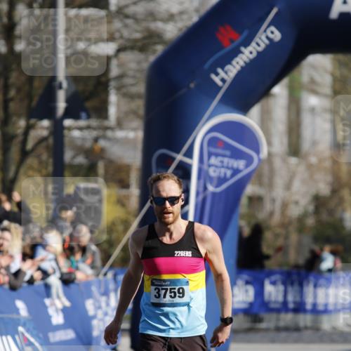06.04.2025 - 44. Internationalen Wilhelmsburger Insellauf A. Gomolzig http://msf.ph/oto/7557547 06.04.2025 10:14:15 Ziel 3759 meine-sportfotos.de