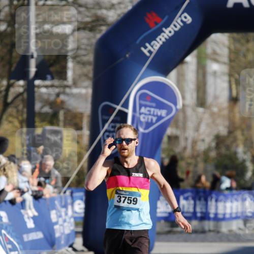 06.04.2025 - 44. Internationalen Wilhelmsburger Insellauf A. Gomolzig http://msf.ph/oto/7557550 06.04.2025 10:14:13 Ziel 3759 meine-sportfotos.de