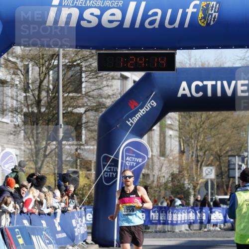 06.04.2025 - 44. Internationalen Wilhelmsburger Insellauf A. Gomolzig http://msf.ph/oto/7557554 06.04.2025 10:14:12 Ziel 3759 meine-sportfotos.de