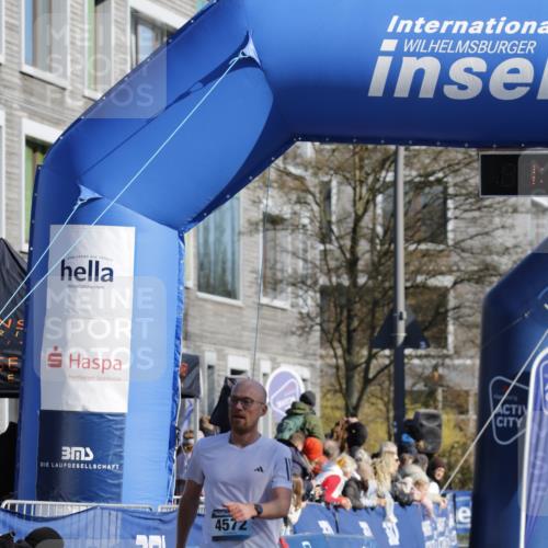 06.04.2025 - 44. Internationalen Wilhelmsburger Insellauf A. Gomolzig http://msf.ph/oto/7557611 06.04.2025 10:13:22 Ziel 4572 meine-sportfotos.de