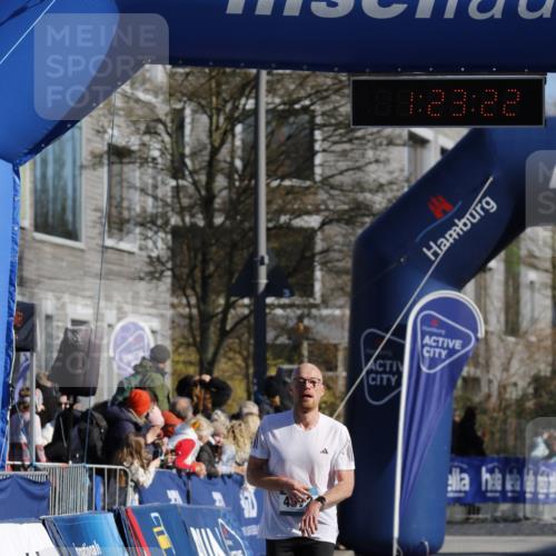 06.04.2025 - 44. Internationalen Wilhelmsburger Insellauf A. Gomolzig http://msf.ph/oto/7557617 06.04.2025 10:13:20 Ziel 4572 meine-sportfotos.de