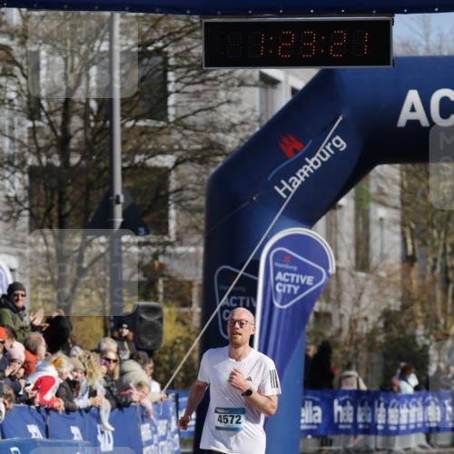 06.04.2025 - 44. Internationalen Wilhelmsburger Insellauf A. Gomolzig http://msf.ph/oto/7557624 06.04.2025 10:13:19 Ziel 4572 meine-sportfotos.de